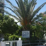 Castle View Apartment Charaki